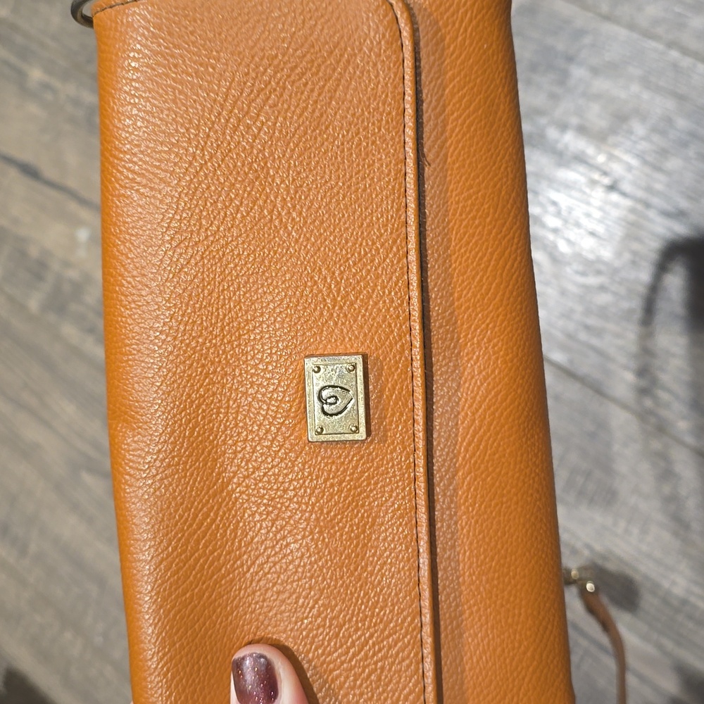 Lovita tan wallet‎ bag with chain